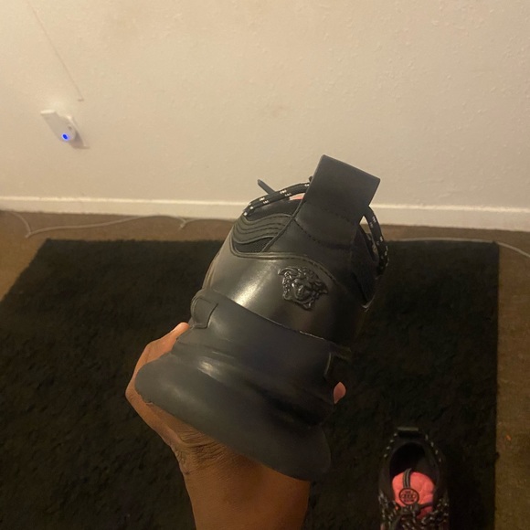 Selling Versace belt and Versace chain reactions (Belt size 44-40)(shoe size 13) - Picture 5 of 7